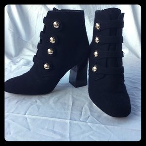 Woman’s low boots